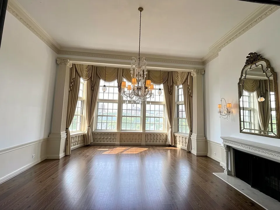 318 Beacon St #4