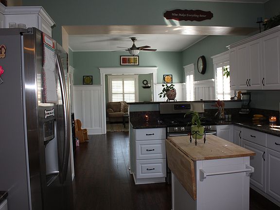 3rd image of 127 Cedar St