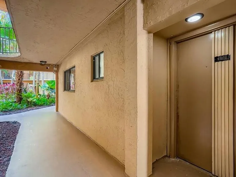 8015 SW 107th Ave #122 — Photo 4