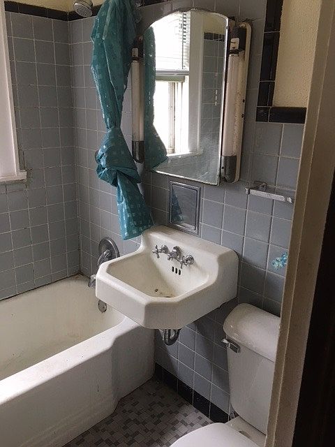 1569 S 60th Bath