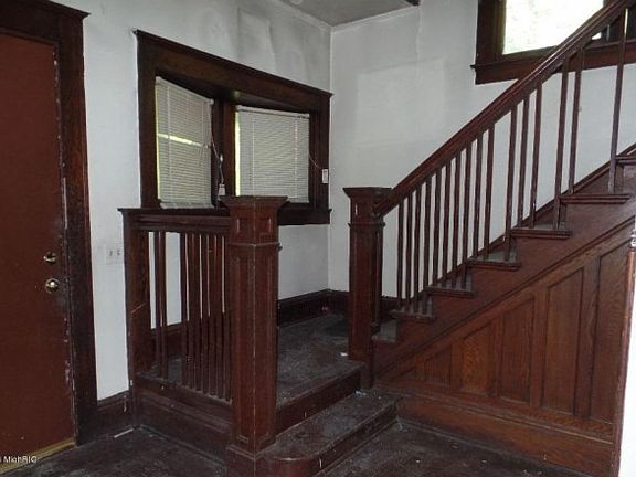 5th image of 166 Manchester St W