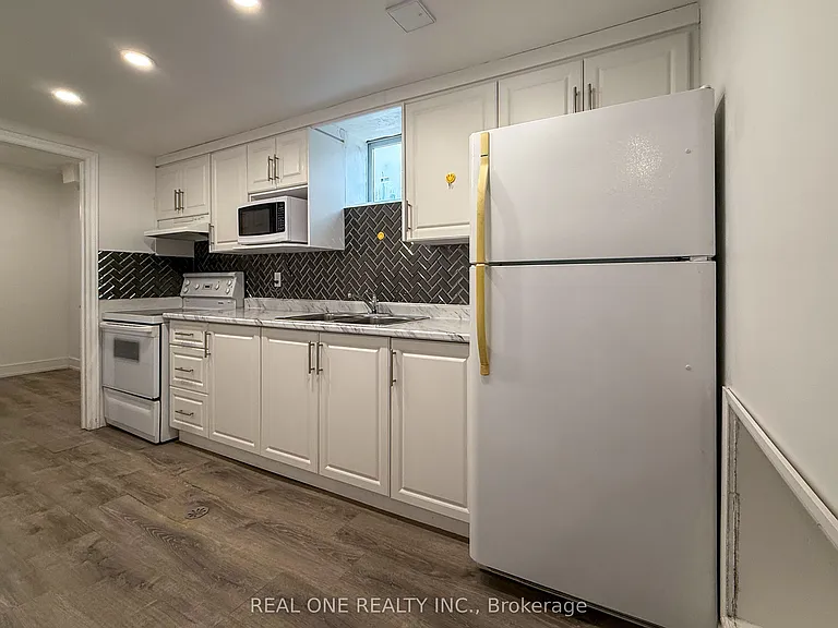 3421 Ellengale Dr W #LOWER — Photo 5