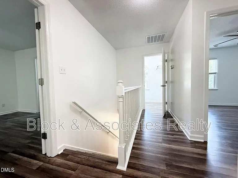 401 Holly Berry Ln — Photo 14