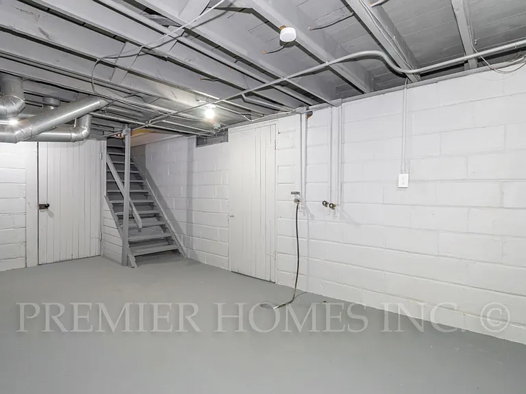 115-123 Louis Ave — Photo 13