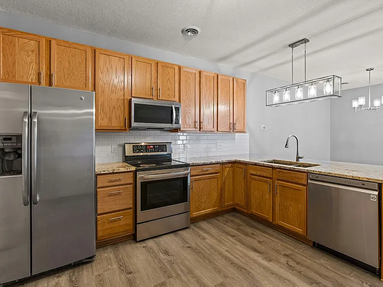 Kitchen / SS Appliances