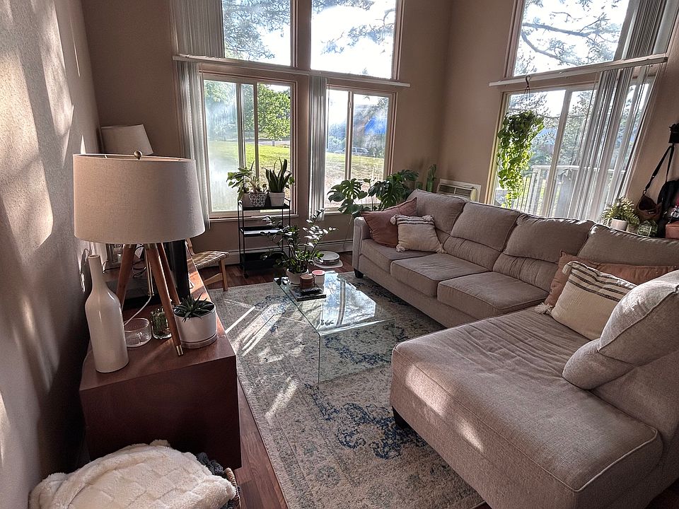 Floor to ceiling windows with mountain views