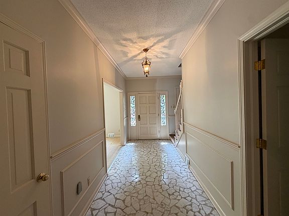 4th image of 5050 Cole Rd