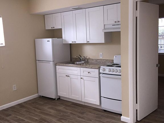 2nd image of 720 7th Ave N APT 1
