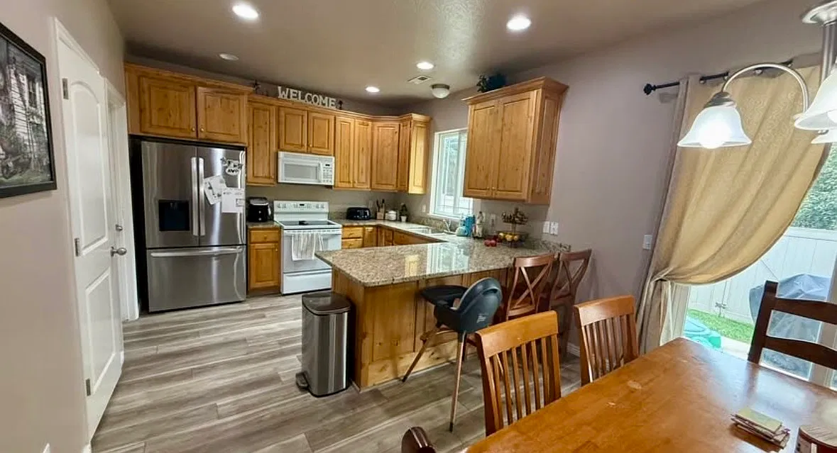 3 bed, 2.5 bath, 1450 sqft, $1,900 — Photo 2