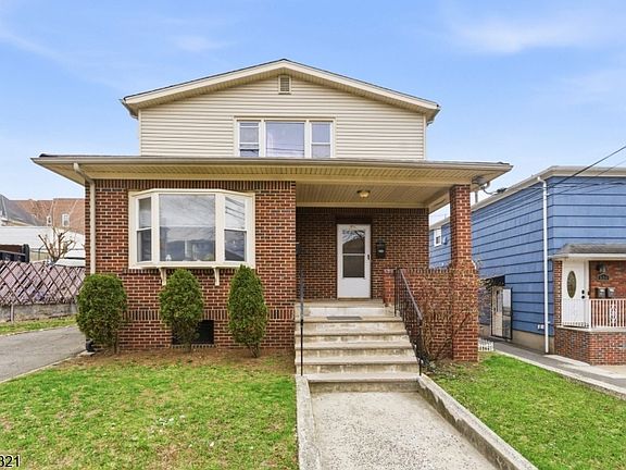 2nd image of 554 Kingsland Ave