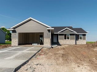6221 Hoover Trail Rd SW, Cedar Rapids, IA 52404