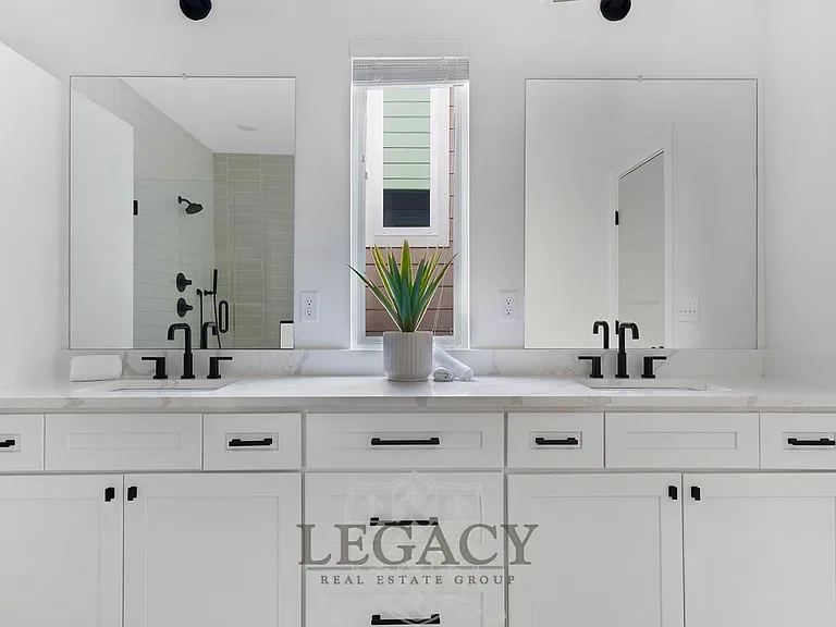 2027 Rosemary Ln — Photo 21