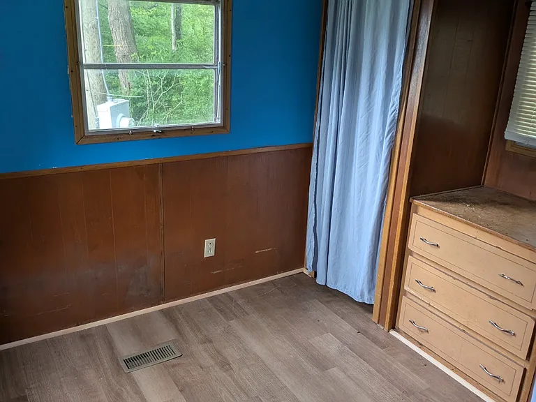 10493 Linndale Ave — Photo 3