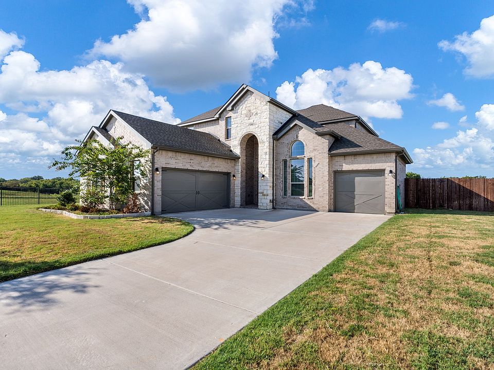 1st image of 626 Poppie Ln