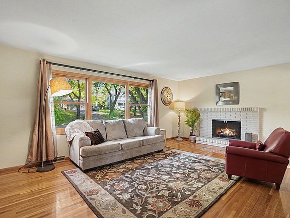 3rd image of 16401 Temple Dr S