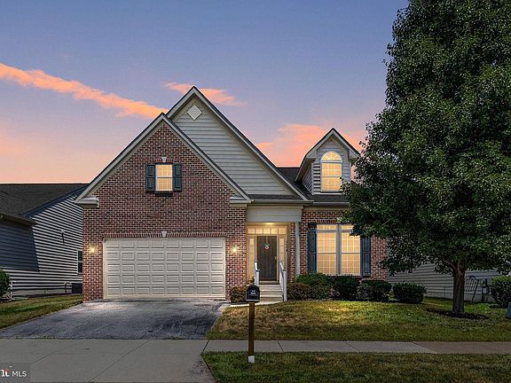 2nd image of 444 Glenturret Way