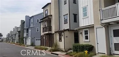4 bed, 3.5 bath, 1834 sqft, $4,700 — Photo 1