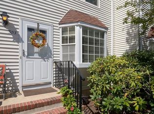 303 Salem Ct #303, Flemington, NJ 08822