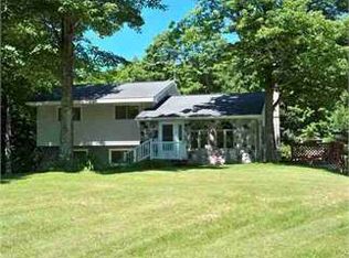 N6964 Tahquamenon Dr, Munising, MI 49862