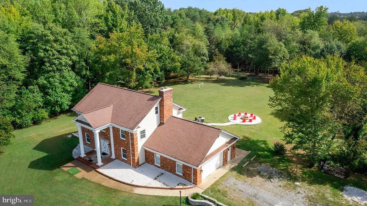 19 Twin Springs Dr photo 1