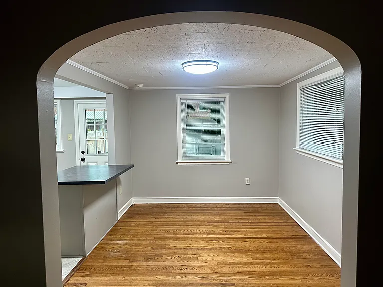 829 Rolridge Ave — Photo 3