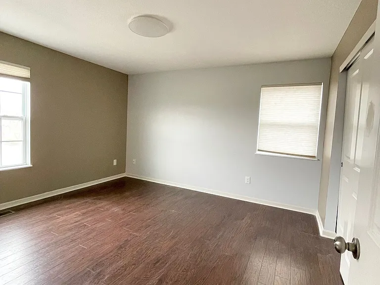 1670 Primrose Ave — Photo 33