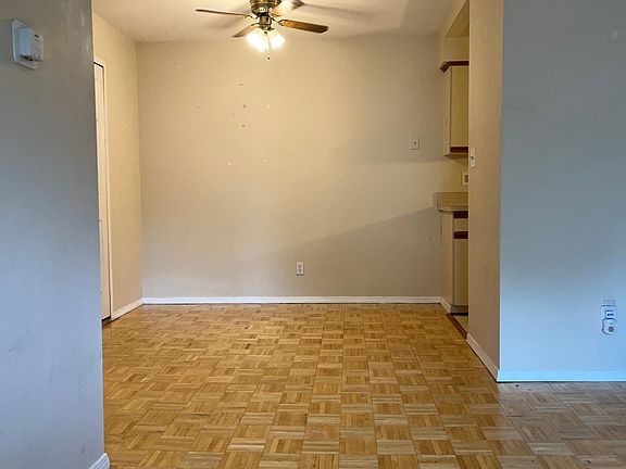 3rd image of 7538 Manor Cir APT 202