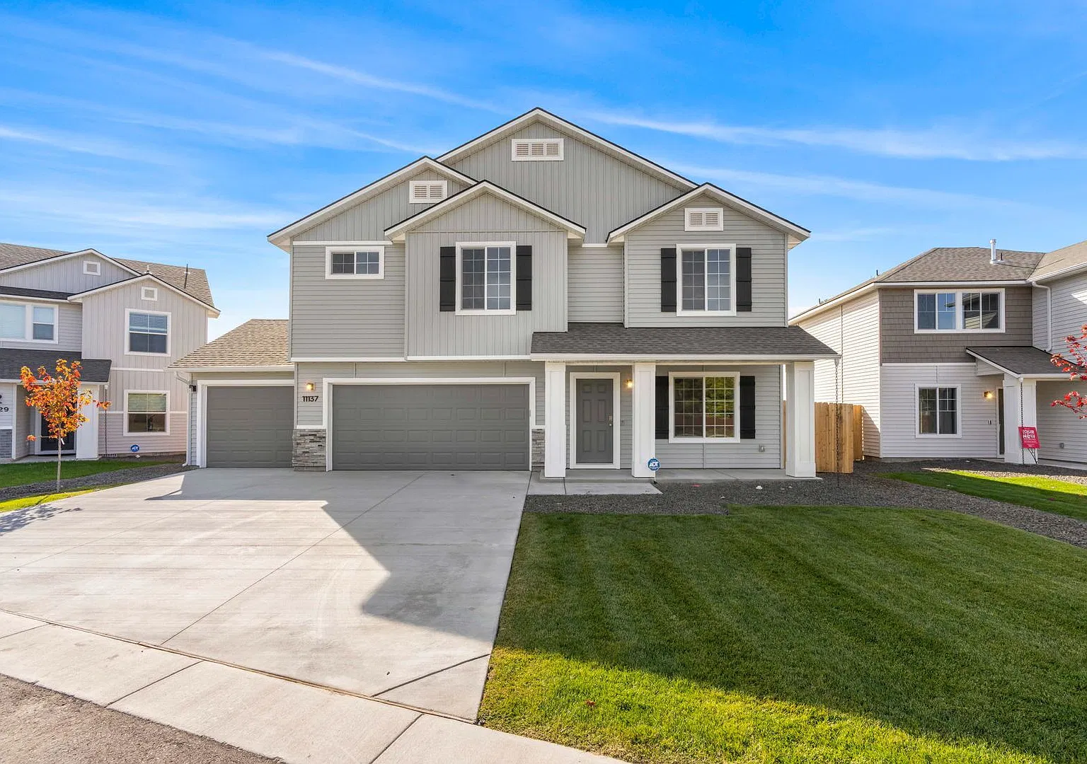 Gorgeous Newer Home W/4bd, 2.5ba Plus A 3-Car Garage — Photo 1