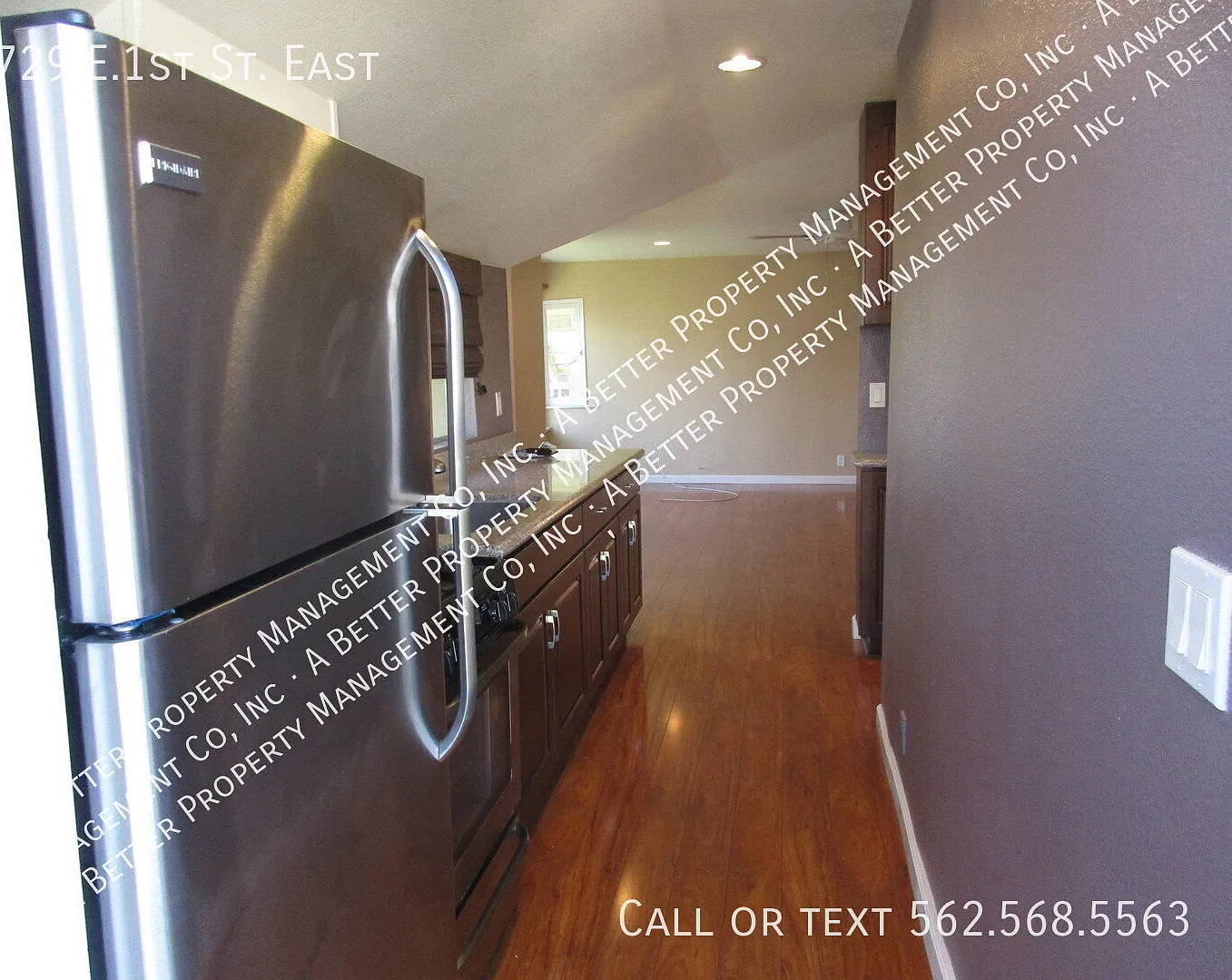 Upper Remodeled Unit W/Granite, Hardwood, Balcony & Garage! Onsite Laundry & Shared Yard. — Photo 2