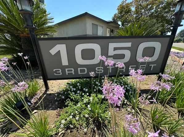 1050 3rd St APT E, Clovis, CA 93612