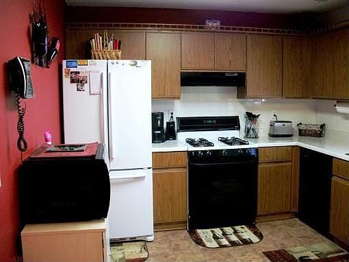 5th image of 318 Westview St