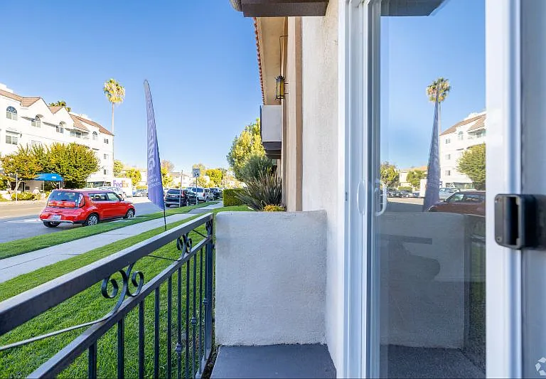Carson Oakwood Apartments — Photo 10