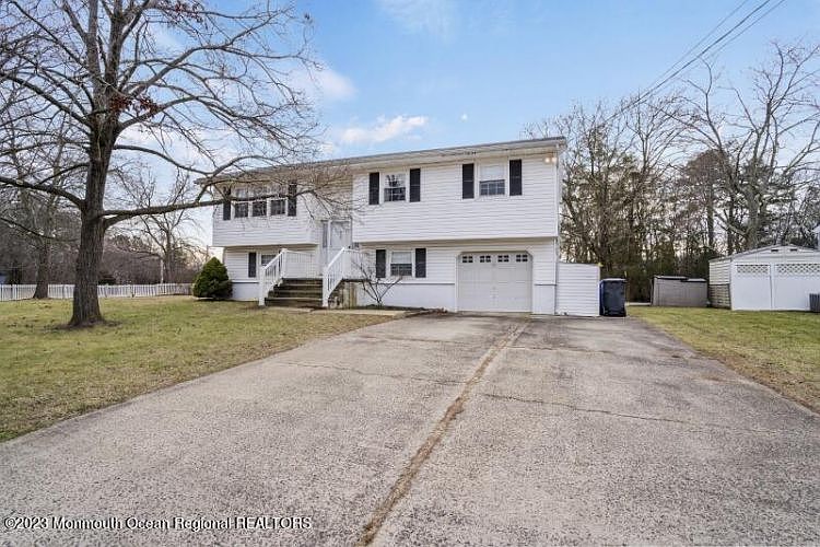 1st image of 430 W Lake Dr