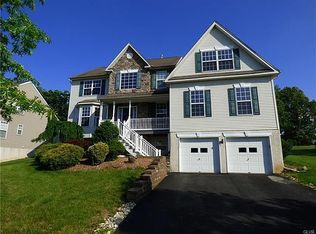 20 Windrift Ct, Easton, PA 18045
