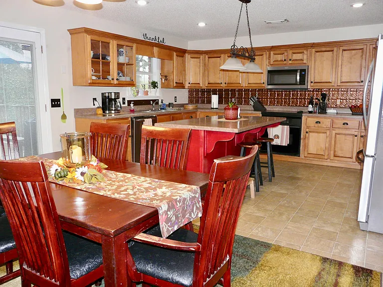 Dining/Kitchen