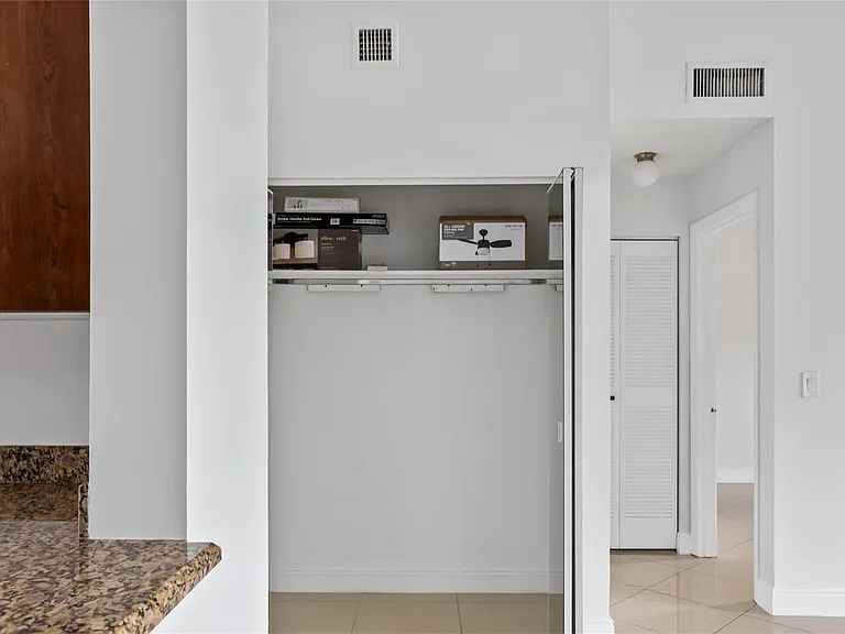 2067 SW 15th St #232 — Photo 6