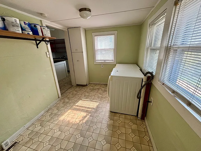 216 S Manhattan Ave — Photo 9