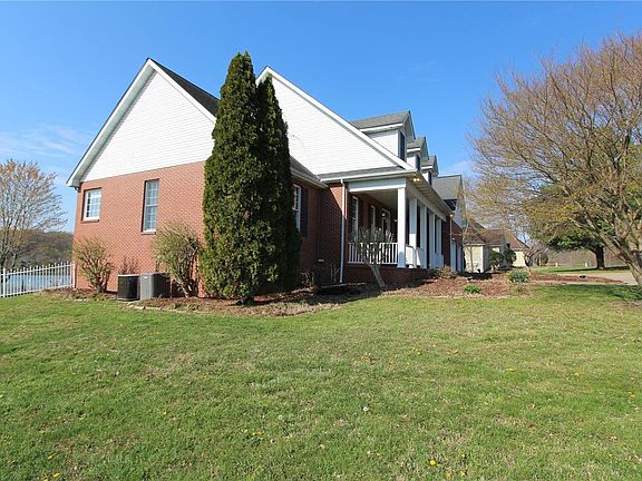 3rd image of 295 Cedar Hills Ln