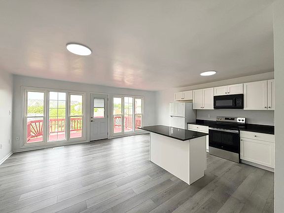 5th image of 16848 Winston Ln