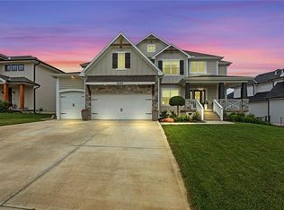 16563 S Lichtenauer Dr, Olathe, KS 66062