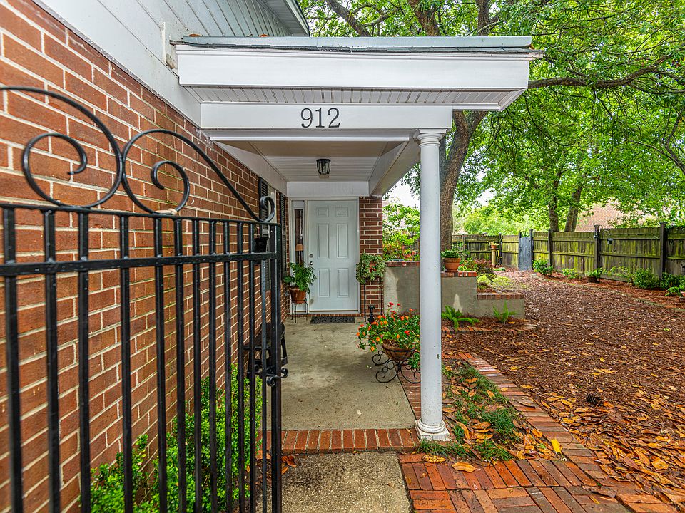 1st image of 912 Beresford Ct #G