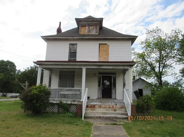 416 S Broad St, Kenbridge, VA 23944