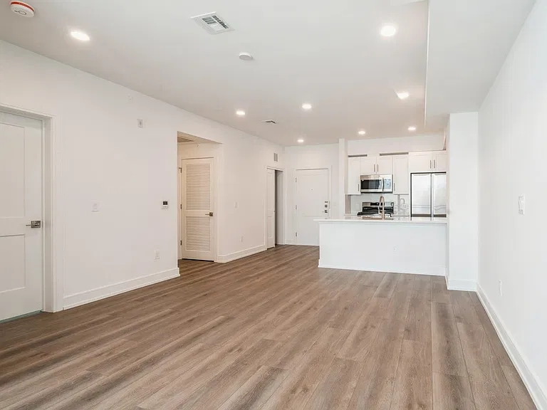 32 Jones St #503 — Photo 8