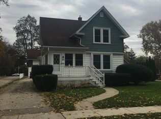 207 Locust St, Oconomowoc, WI 53066