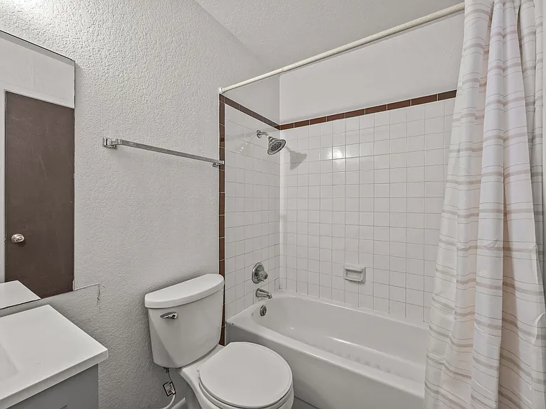 2915 Orchard Ave — Photo 9