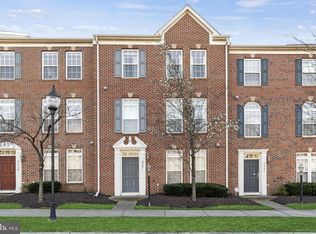 2231 Potomac Club Pkwy, Woodbridge, VA 22191