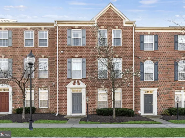2231 Potomac Club Pkwy, Woodbridge, VA 22191