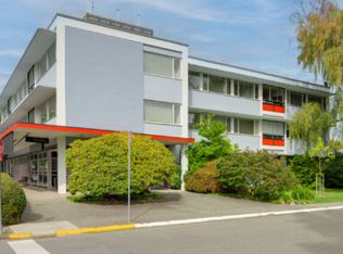 2544 Dunlevy St #V8, Oak Bay, BC V8R 5Z2