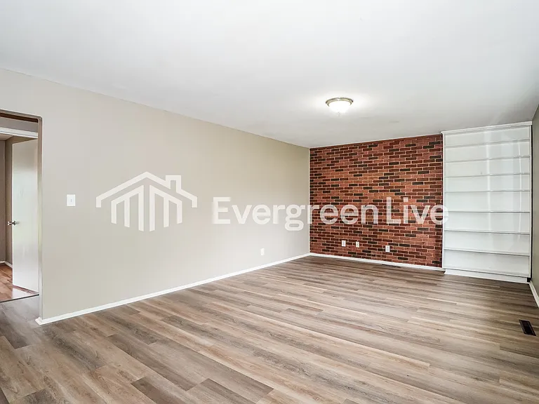 4420 Allen Dr — Photo 3