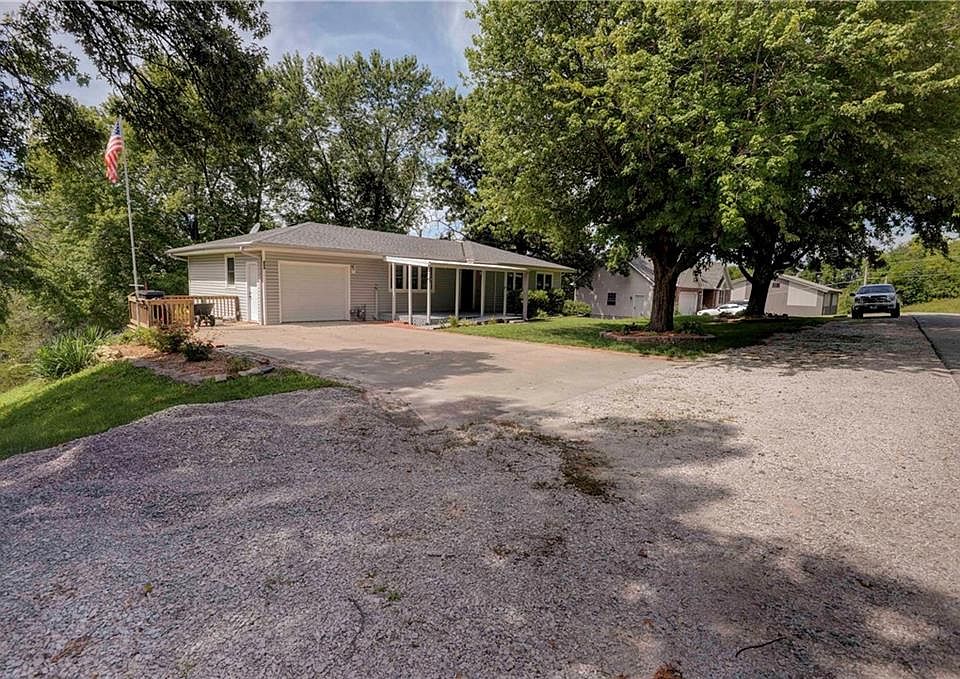 804 N 6th St, Wathena, KS 66090 Zillow
